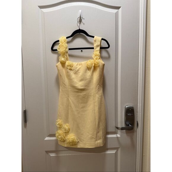 Elliatt Trompe 3D floral embellished mini dress in Yellow Party size M NWT - Picture 7 of 9